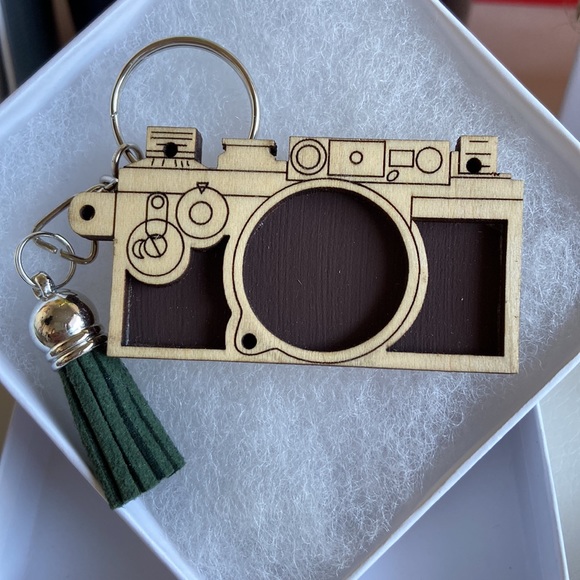 Personalized Wooden CAMERA 3D Keychain with Tassel / Fridge Magnet - Picture 3 of 7